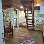 Woodstone House Apartment