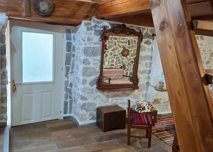 Woodstone House * Makrichori (Euboea)